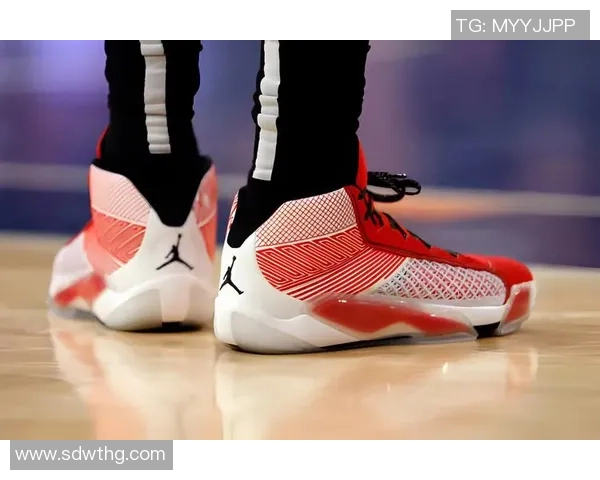 球星收到的球鞋是谁送的呢