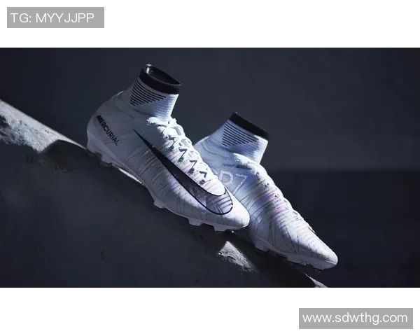 盘点当红足球球星的战靴选择与表现如何助力他们在赛场上大放异彩