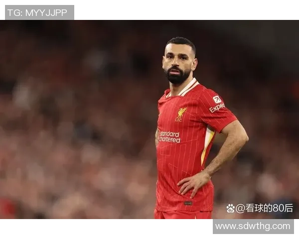 足球寸头球星：从场上风采到个人魅力，如何成就世界顶级球员的传奇之路